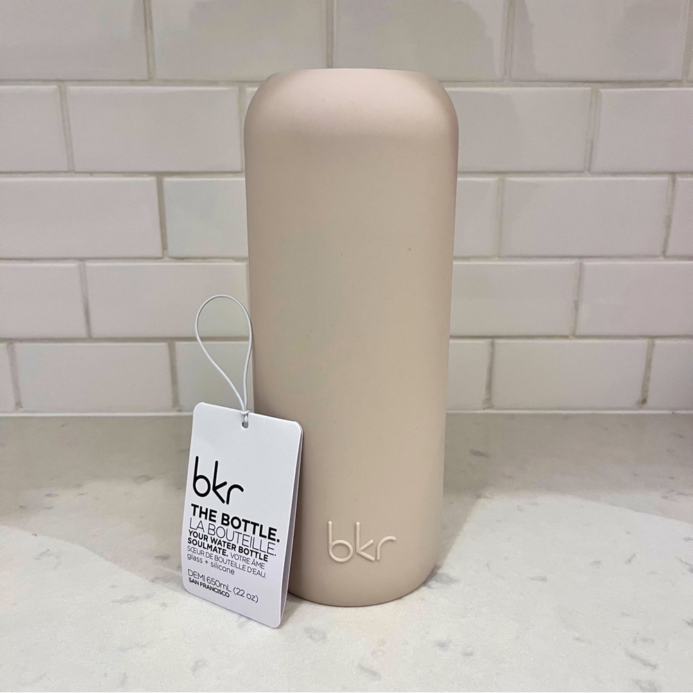 Bkr Demi Sleeve, Doe - warm grey silicone water bottle cover